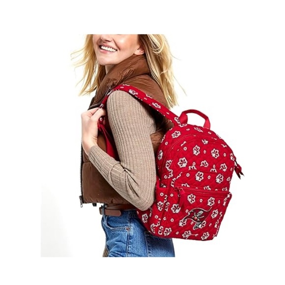 Vera Bradley x NFL Tampa Bay Buccaneers Backpack Red/Black Bandana- NWT - Picture 4 of 9